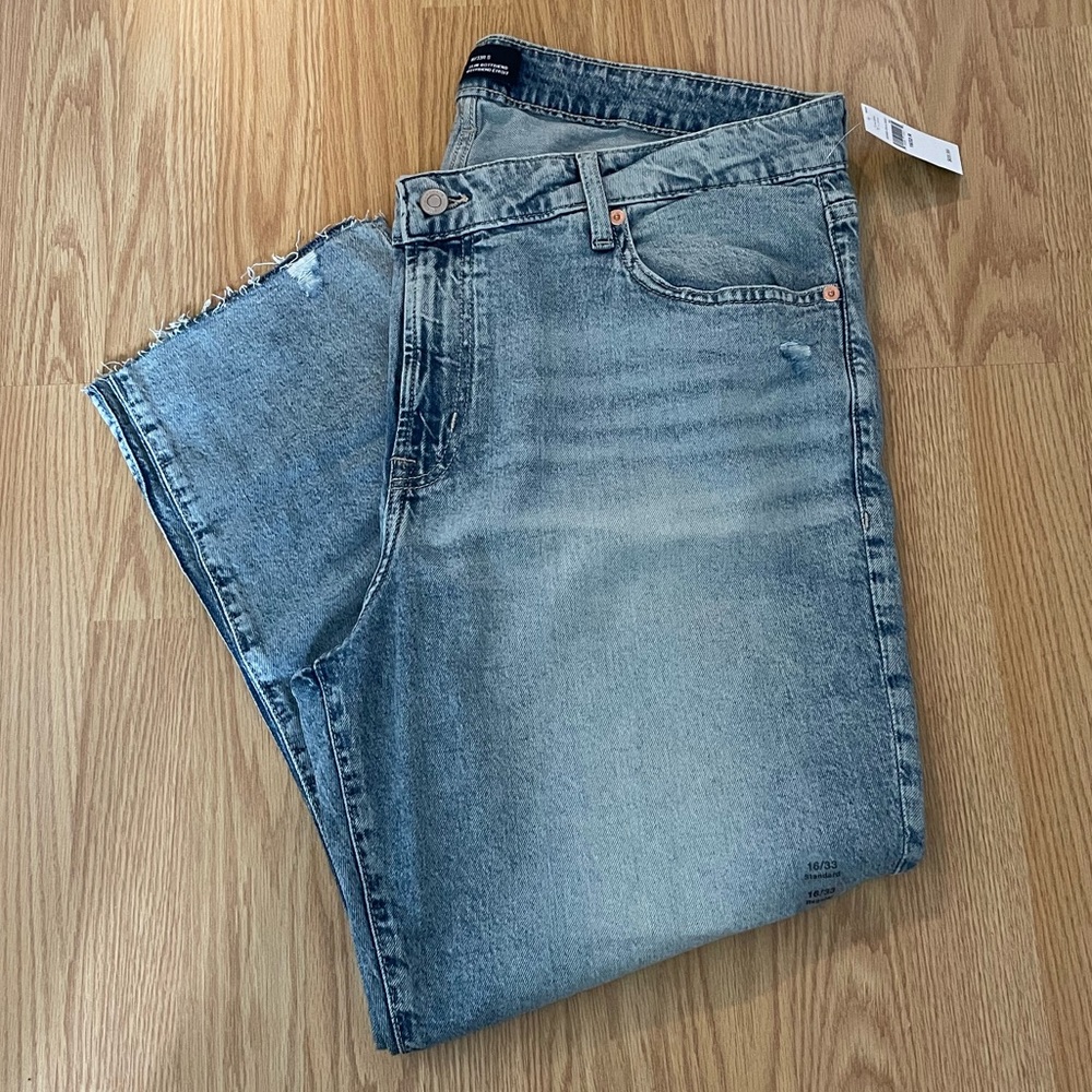 Distressed slim straight boyfriend jeans